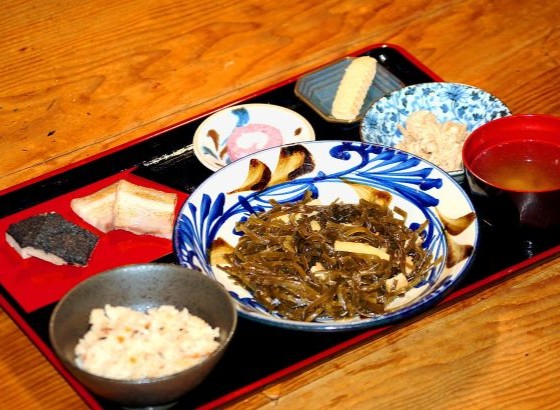 語い処みるく世果報（料理）